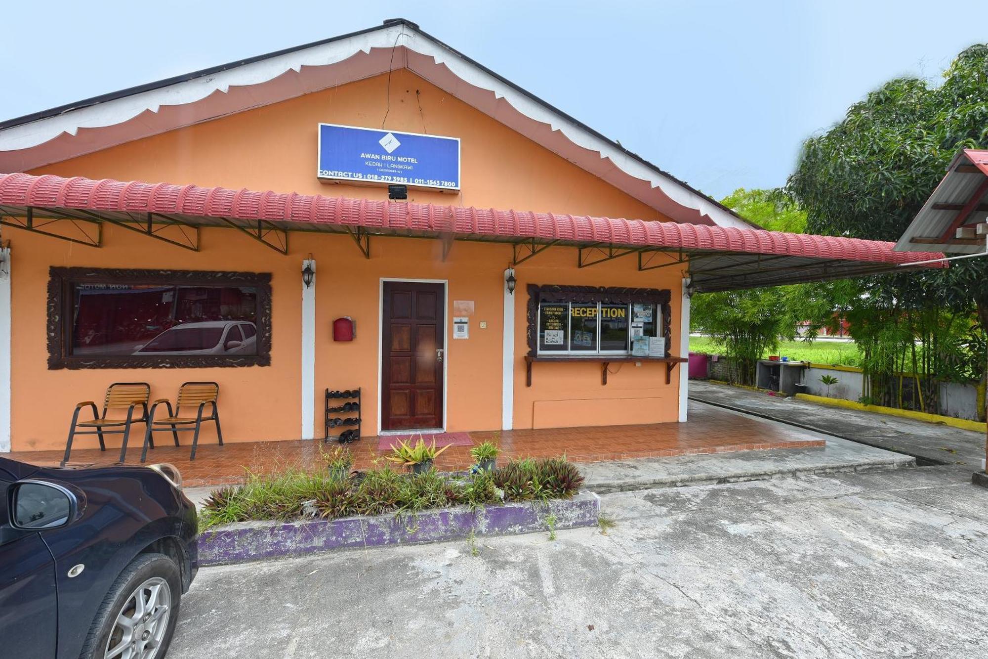 Oyo 90561 Awan Biru Motel Pantai Cenang  Ngoại thất bức ảnh