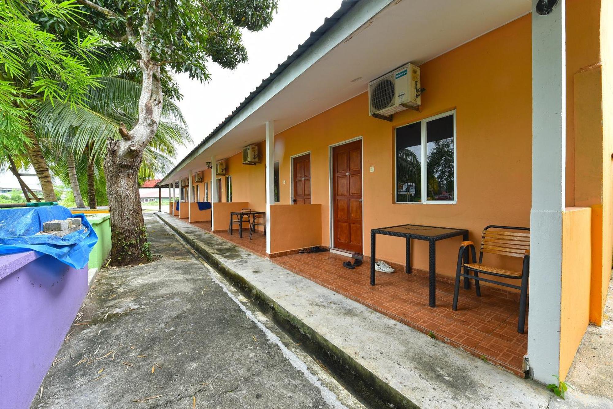 Oyo 90561 Awan Biru Motel Pantai Cenang  Ngoại thất bức ảnh